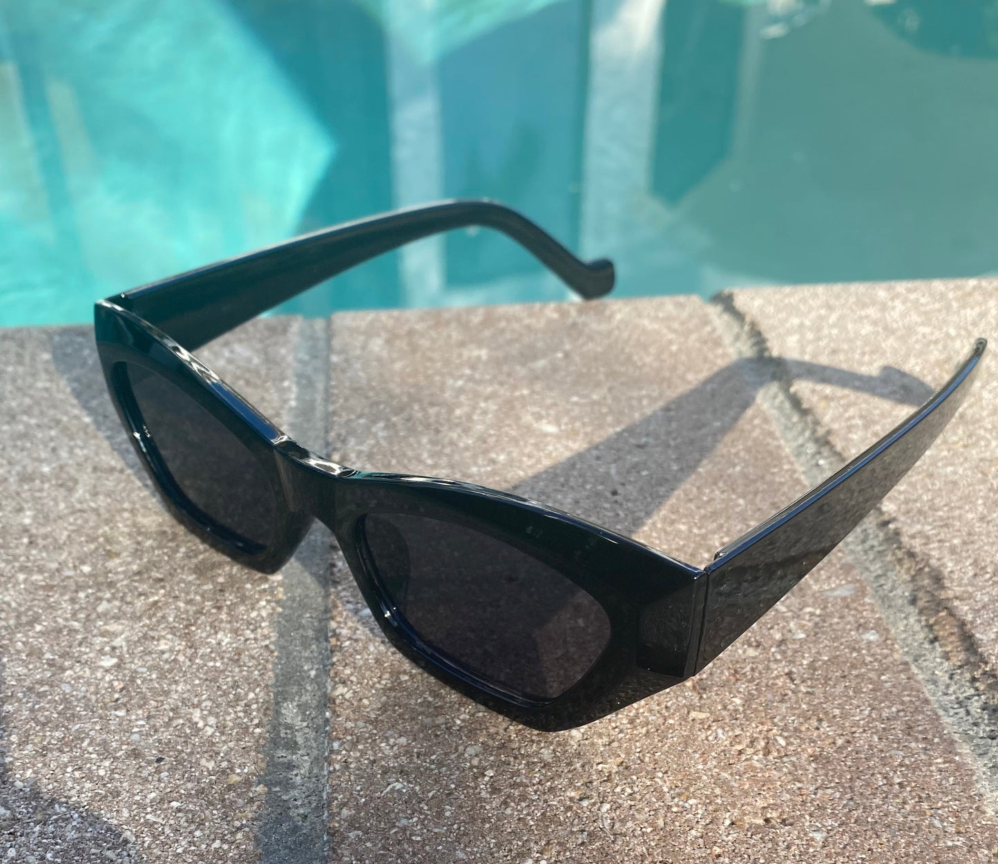 NEW Fashionable Irregular Retro Black Sunglasses