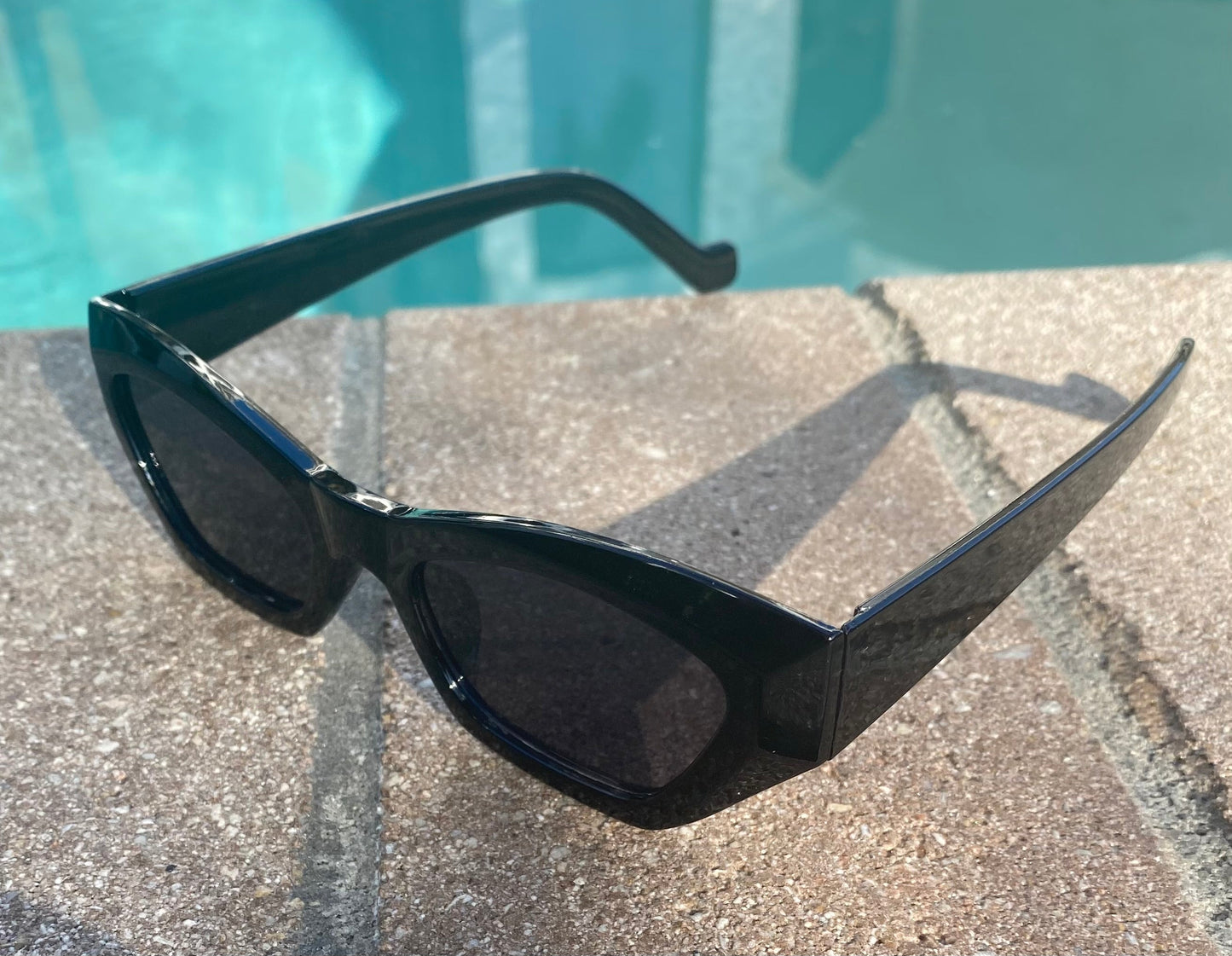 NEW Fashionable Irregular Retro Black Sunglasses