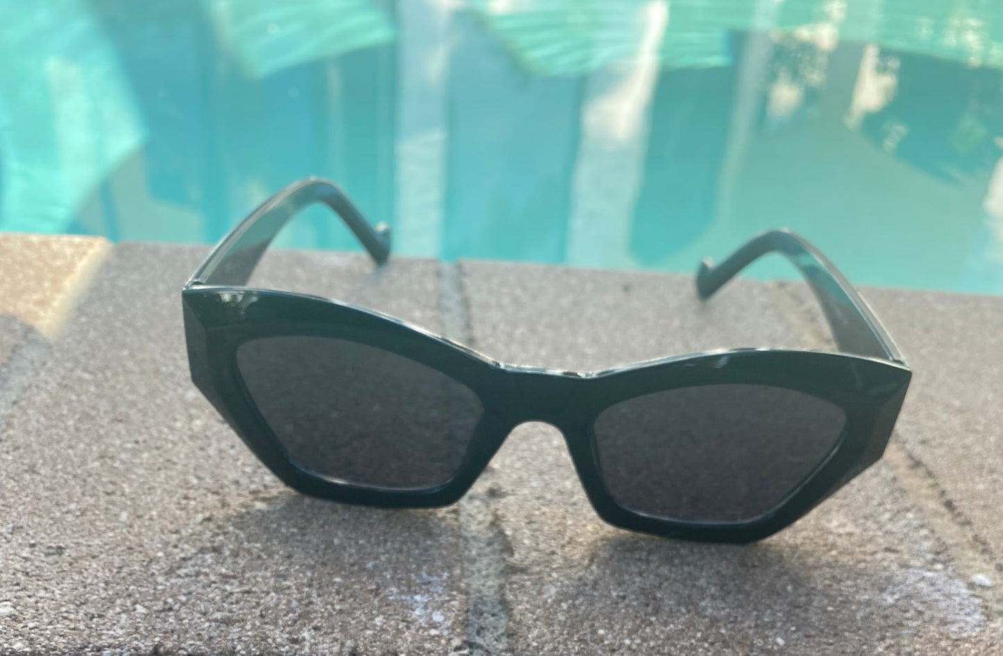 NEW Fashionable Irregular Retro Black Sunglasses